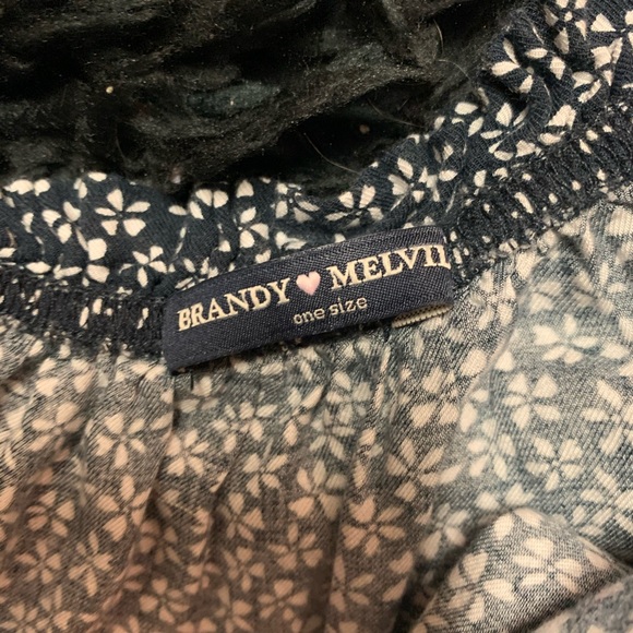 Brandy Melville Off the Shoulder - Picture 4 of 5